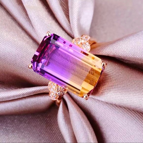 ✨✨Gold Amethyst Baguette Ring✨✨ - Picture 2 of 4